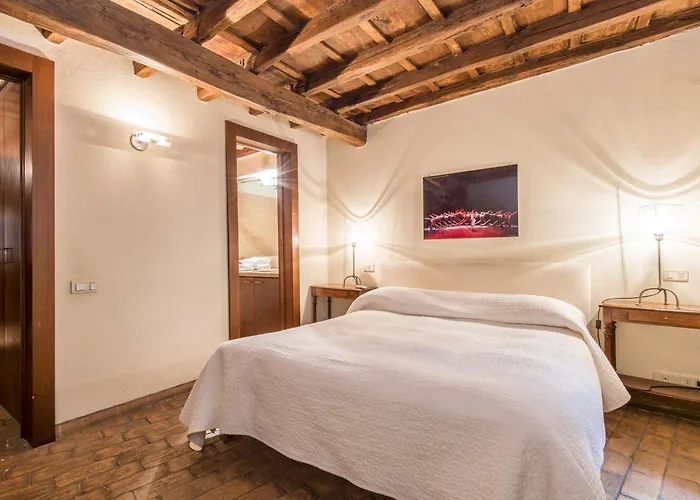 Daire Enchanting Two Bedroom Navona